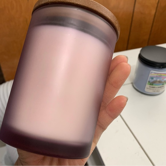 Bundle 2 pcs New Candle from CHESAPEAKE BAY 8.8 oz & MAINSTAYS 7 oz - Picture 3 of 11